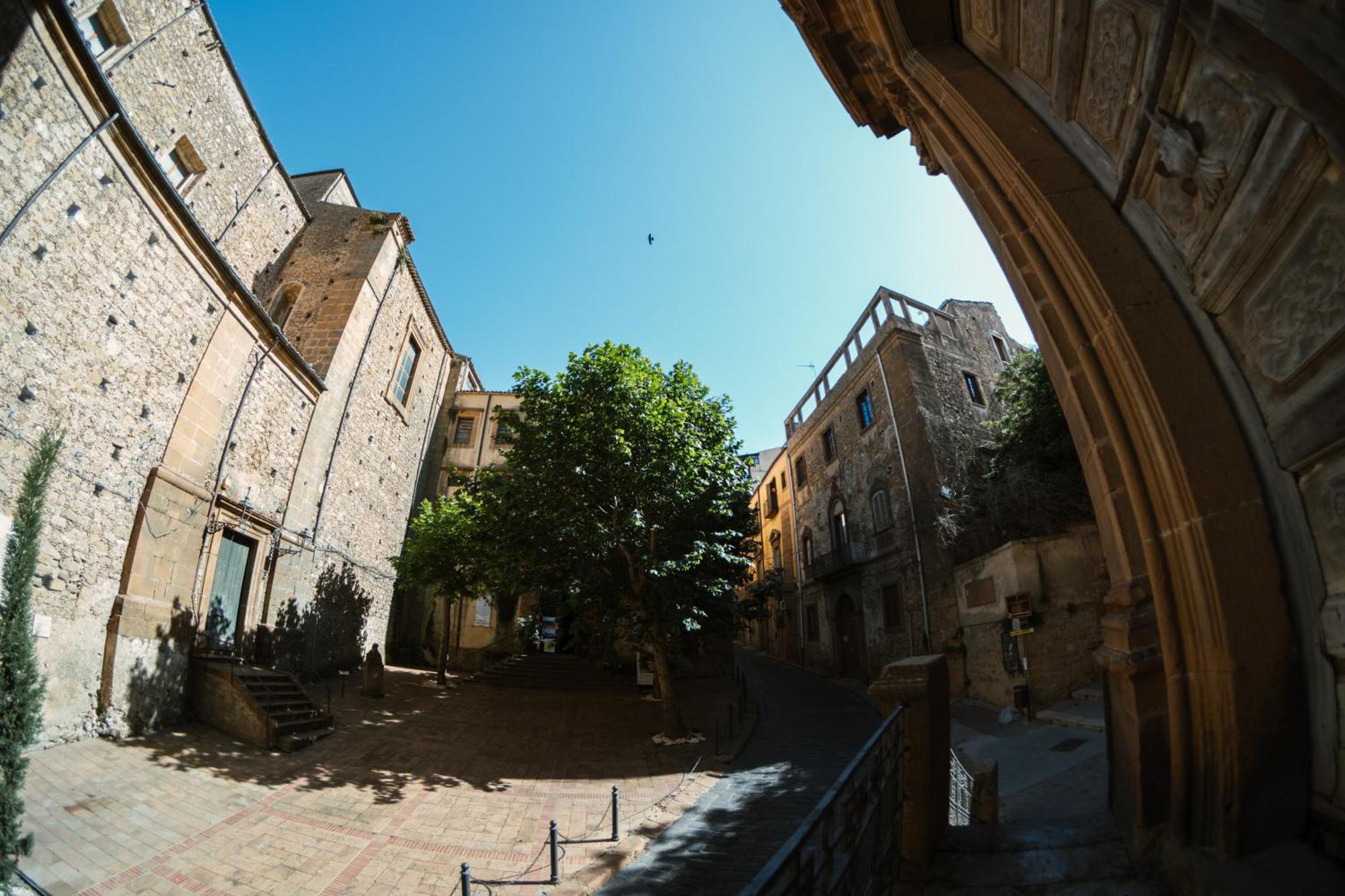 L'Ombelico Del Monte - Appartamenti Del Centro Storico - Just Restored May 2024 Пиаца Армерина Екстериор снимка